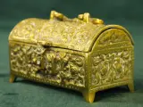 Goudkleurige metalen sieradenkist met reliëf – foto 3 – kavel bij De Kringwinkel, Antwerpen