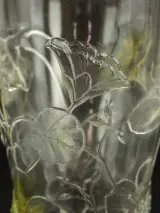 Vintage Franse Vaas van Geperst Glas – Bloemenreliëf – foto 5 – kavel bij De Kringwinkel, Antwerpen