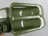 Groene metalen jerrycan 20L – foto 7 – kavel bij De Kringwinkel, Diest