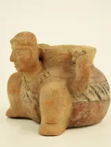 Decoratieve aardewerken vaas met menselijke figuur – foto 3 – kavel bij De Kringwinkel, Antwerpen