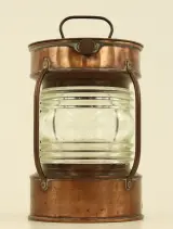 Antieke koperen scheepslamp – Ankerlicht met Fresnel-lens – foto 2 – kavel bij De Kringwinkel, Antwerpen