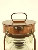 Antieke koperen scheepslamp – Ankerlicht met Fresnel-lens – foto 3 – kavel bij De Kringwinkel, Antwerpen