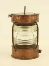 Antieke koperen scheepslamp – Ankerlicht met Fresnel-lens – foto 5 – kavel bij De Kringwinkel, Antwerpen