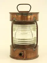 Antieke koperen scheepslamp – Ankerlicht met Fresnel-lens – foto 6 – kavel bij De Kringwinkel, Antwerpen