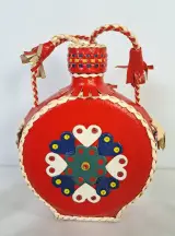 Vintage folkart drankset met leren fles en zes glaasjes – foto 2 – kavel bij De Kringwinkel, Turnhout