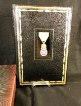 Boek: La Médaille Militaire – Michel Massian – Luxe editie met cassette – Éditions Neuf (1972) 3e druk – foto 2 – kavel bij De Kringwinkel, Turnhout