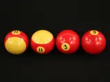 Set van 16 poolballen in doos – foto 6 – kavel bij De Kringwinkel, Antwerpen