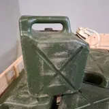 Partij jerrycans – foto 3 – kavel bij Domeinen Roerende Zaken, Groningen