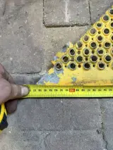 Geperforeerde metalen oprijplaat / laadbrug, geel/grijs, geperforeerd | met bevestigingspunten – foto 3 – kavel bij Onlineveilingmeester, Hoogeveen