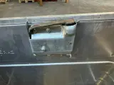 Aluminium veiligheidscontainer, Zarges, zilvergrijs, met scharnierdeksel | slot defect – foto 6 – kavel bij Onlineveilingmeester, Hoogeveen