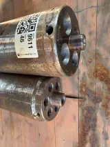 2x Cilindrische machineonderdelen, metaalkleur, Bewerkte flenzen – verschillende maten – foto 4 – kavel bij Onlineveilingmeester, Hoogeveen