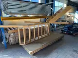 Open houten kwartslagtrap, kwartslag links, naturel hout, hoogte 250–255 cm – gedemonteerd – foto 2 – kavel bij Onlineveilingmeester, Hoogeveen