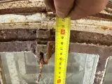 4x Boogvormig uitklapbaar stalraam, Historisch, wit/roest, 63 cm breed; 43-49 cm hoog – foto 4 – kavel bij Onlineveilingmeester, Hoogeveen
