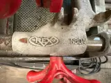 Elektrische pijpdraadsnijmachine, REX, S80AV, grijs/rood, met voetpedaal en draadsnijkoppen – foto 4 – kavel bij Onlineveilingmeester, Hoogeveen