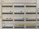 Elektrische verdeelkast, Hager, FG26W / 634503, grijs/wit, 2000, met automaten en 400A hoofdschakelaar – foto 4 – kavel bij Onlineveilingmeester, Hoogeveen