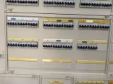 Elektrische verdeelkast, Hager, FG26W / 634503, grijs/wit, 2000, met automaten en 400A hoofdschakelaar – foto 5 – kavel bij Onlineveilingmeester, Hoogeveen