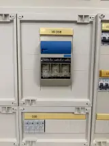 Elektrische verdeelkast, Hager, FG26W / 634503, grijs/wit, 2000, met automaten en 400A hoofdschakelaar – foto 7 – kavel bij Onlineveilingmeester, Hoogeveen