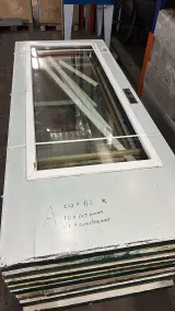 Meranti hardhouten buitendeur, HR++ glas; lage borstwering, houtkleur, pallet B – foto 2 – kavel bij Onlineveilingmeester, Hoogeveen
