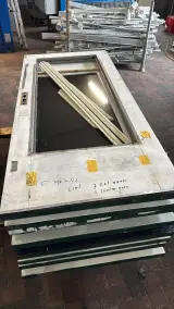 Meranti hardhouten buitendeur, HR++ glas; lage borstwering, houtkleur, pallet B – foto 4 – kavel bij Onlineveilingmeester, Hoogeveen