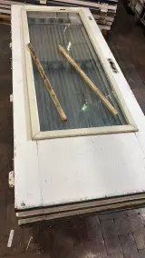 Meranti hardhouten buitendeur, HR++ glas; lage borstwering, houtkleur, pallet B – foto 8 – kavel bij Onlineveilingmeester, Hoogeveen