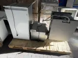 Complete hoekkeuken, Hoekopstelling, grijs/wit, werkblad en bovenkasten | 3 pallets – foto 5 – kavel bij Onlineveilingmeester, Hoogeveen