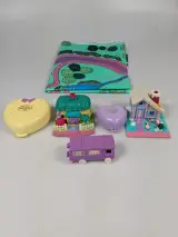 Polly Pocket Pollyville speelset met accessoires en speelmat – foto 2 – kavel bij De Kringwinkel, Sint-Niklaas
