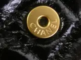 Zwarte lakleren handtas Chanel – foto 11 – kavel bij De Kringwinkel, Heverlee