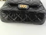 Zwarte lakleren handtas Chanel – foto 16 – kavel bij De Kringwinkel, Heverlee