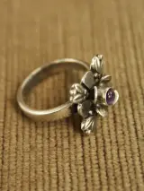 Sterling zilveren ring met bloemvormige ringkop – foto 2 – kavel bij De Kringwinkel, Antwerpen
