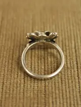 Sterling zilveren ring met bloemvormige ringkop – foto 3 – kavel bij De Kringwinkel, Antwerpen