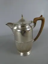Verzilverde koffiekan met kunststof handvat – foto 2 – kavel bij De Kringwinkel, Diest