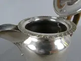 Verzilverde koffiekan met kunststof handvat – foto 4 – kavel bij De Kringwinkel, Diest