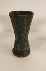 Set van drie metalen sierbloempotten of cachepots in klassieke stijl – foto 4 – kavel bij De Kringwinkel, Turnhout