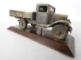 Set van 3 vintage Volvo modelauto's en 1 Volvo S40 schaalmodel – foto 4 – kavel bij De Kringwinkel, Heverlee