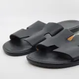 Paar slippers, maat 45, Hermès, AF041141ZH2101 – foto 2 – kavel bij Domeinen Roerende Zaken, Groningen