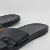 Paar slippers, maat 45, Hermès, AF041141ZH2101 – foto 4 – kavel bij Domeinen Roerende Zaken, Groningen