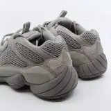 Paar sneakers, maat 44 2/3, Adidas Yeezy, GX3607 – foto 6 – kavel bij Domeinen Roerende Zaken, Groningen