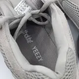 Paar sneakers, maat 44 2/3, Adidas Yeezy, GX3607 – foto 9 – kavel bij Domeinen Roerende Zaken, Groningen