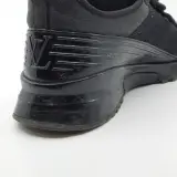 Paar sneakers, Louis Vuitton – foto 16 – kavel bij Domeinen Roerende Zaken, Groningen