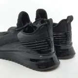 Paar sneakers, Louis Vuitton – foto 6 – kavel bij Domeinen Roerende Zaken, Groningen