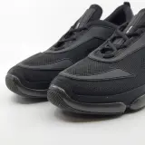 Paar sneakers, maat 10, Prada, 2EG 253 – foto 2 – kavel bij Domeinen Roerende Zaken, Groningen