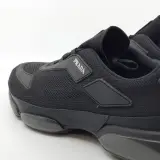 Paar sneakers, maat 10, Prada, 2EG 253 – foto 7 – kavel bij Domeinen Roerende Zaken, Groningen