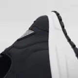 Paar sneakers, maat 11, Prada, 2EE369 – foto 11 – kavel bij Domeinen Roerende Zaken, Groningen