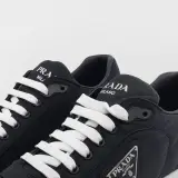 Paar sneakers, maat 11, Prada, 2EE369 – foto 4 – kavel bij Domeinen Roerende Zaken, Groningen
