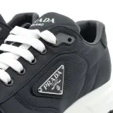 Paar sneakers, maat 11, Prada, 2EE369 – foto 5 – kavel bij Domeinen Roerende Zaken, Groningen