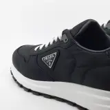 Paar sneakers, maat 11, Prada, 2EE369 – foto 8 – kavel bij Domeinen Roerende Zaken, Groningen