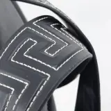 Paar slippers, maat 45, Versace – foto 10 – kavel bij Domeinen Roerende Zaken, Groningen