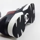 Paar sneakers, maat 45, Chanel, W C45334 – foto 11 – kavel bij Domeinen Roerende Zaken, Groningen