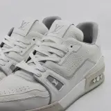 Paar sneakers, maat 10, Louis Vuitton, FD 0212 – foto 3 – kavel bij Domeinen Roerende Zaken, Groningen