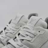 Paar sneakers, maat 10, Louis Vuitton, FD 0212 – foto 4 – kavel bij Domeinen Roerende Zaken, Groningen
